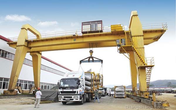 Double Girder Rail Mounted Gantry Crane Í Suður Afríku Með CE SGS ISO GOST